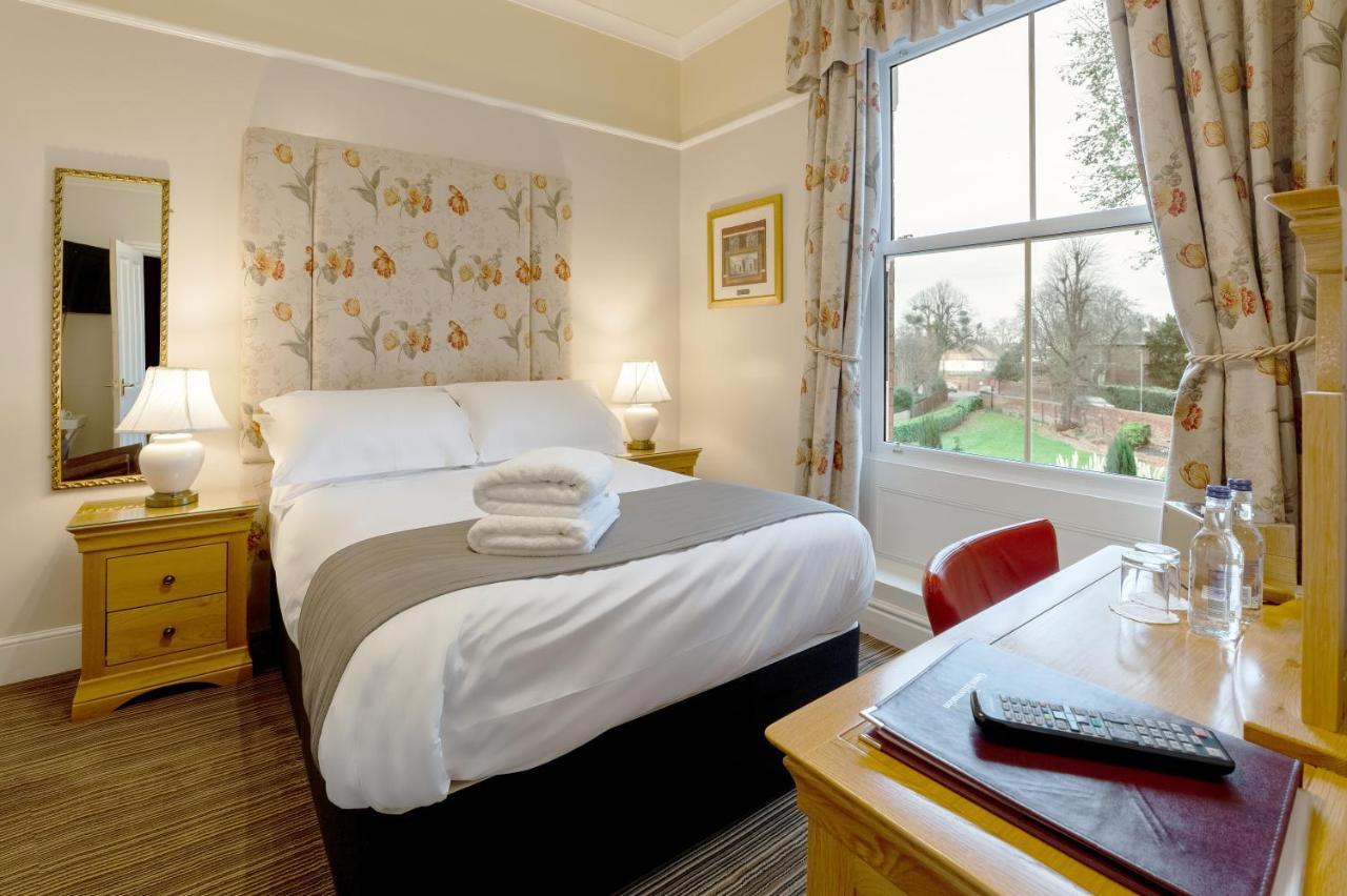 Charades Guest House Hereford Exteriör bild
