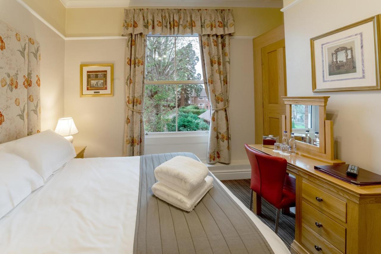 Charades Guest House Hereford Exteriör bild