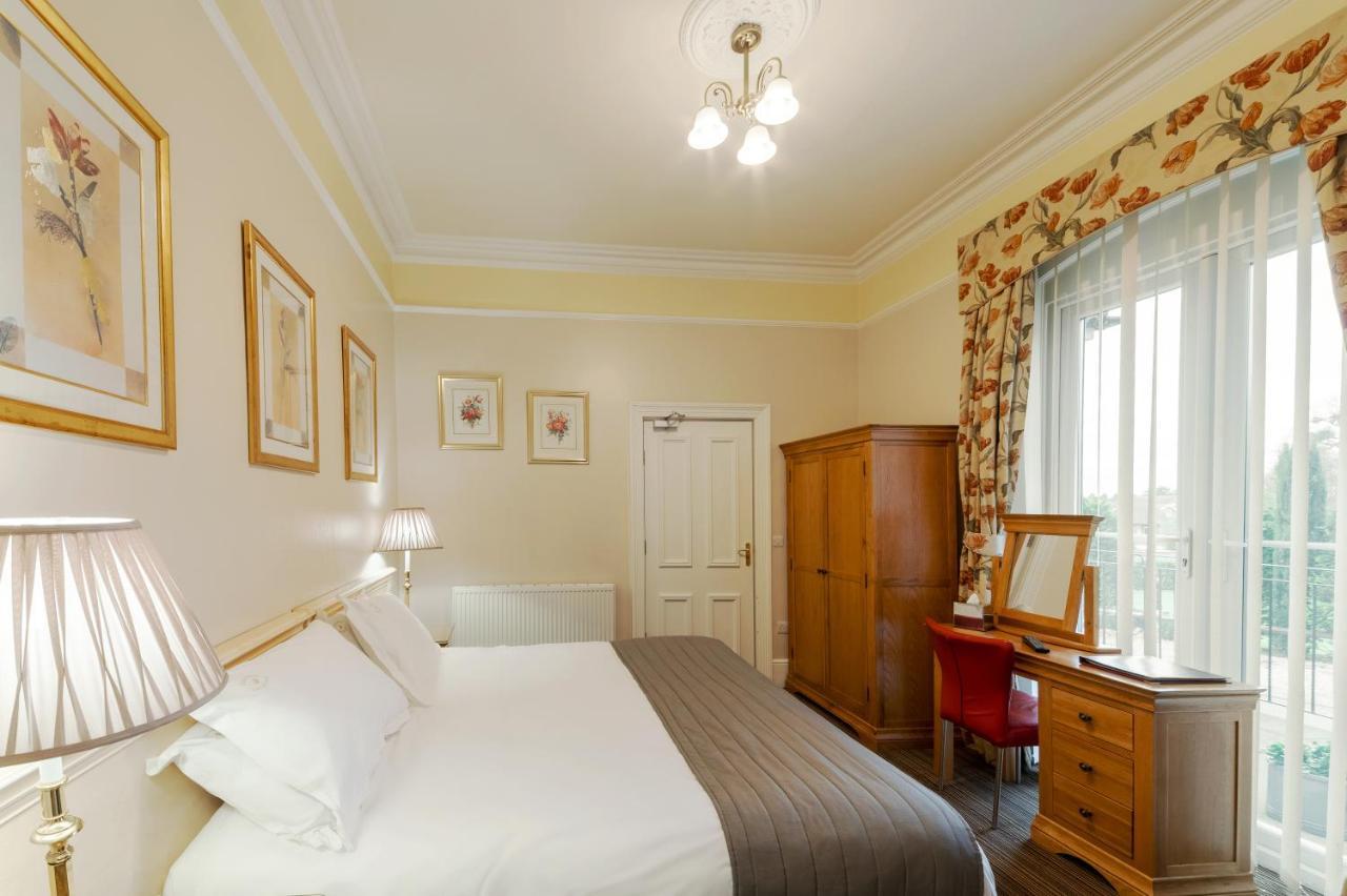 Charades Guest House Hereford Exteriör bild